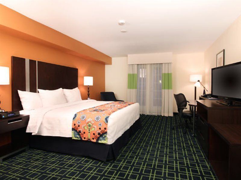 Fairfield Inn & Suites San Diego Old Town Room photo
