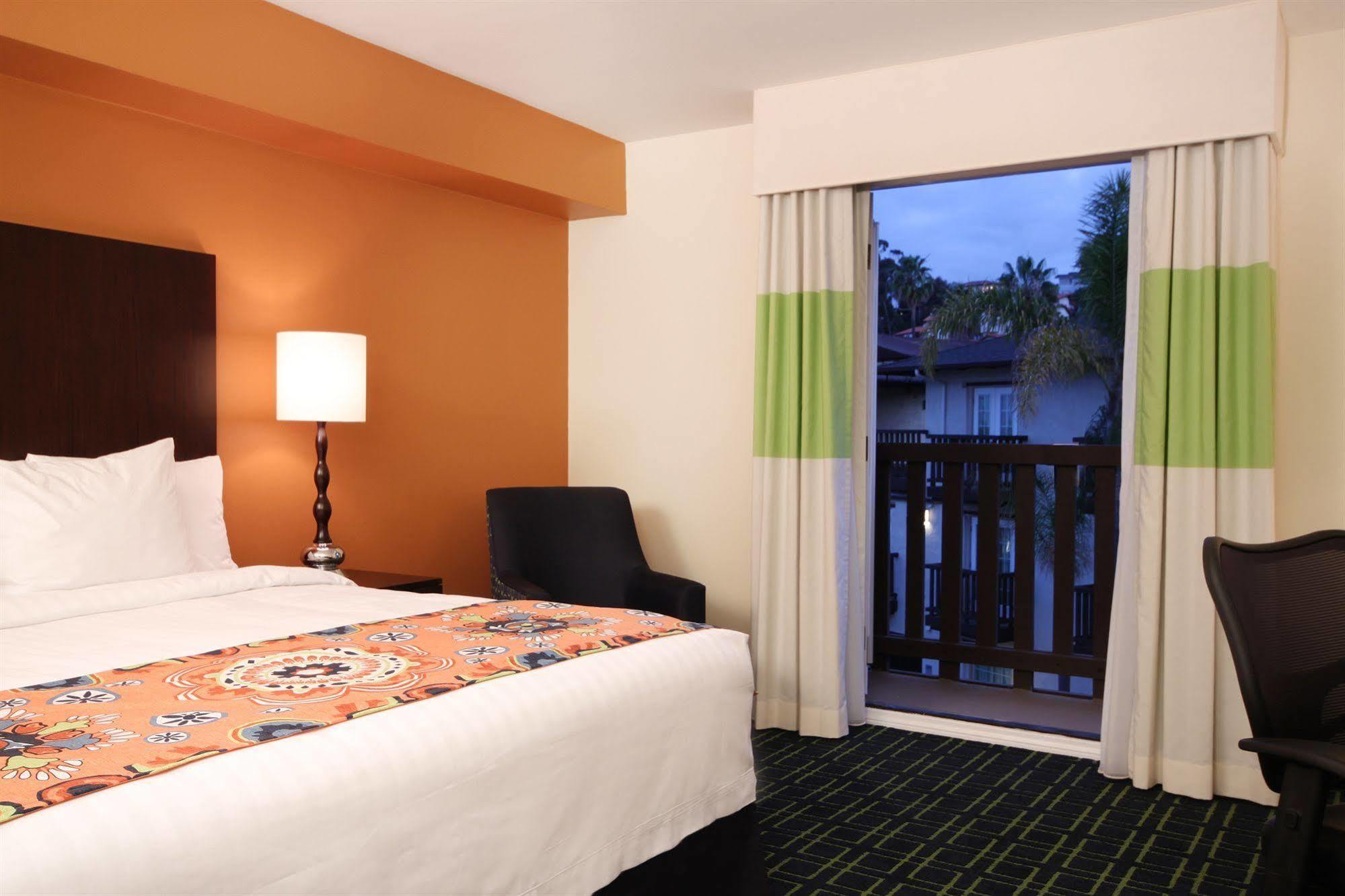 Fairfield Inn & Suites San Diego Old Town Exterior photo